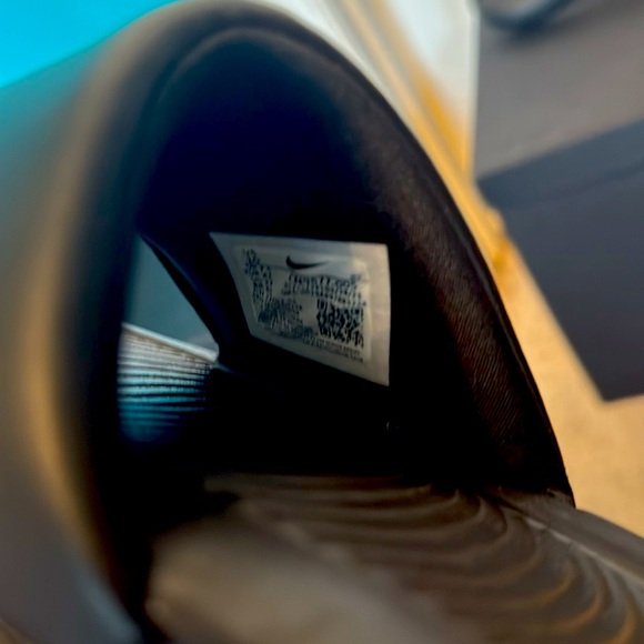 Black Nike slides women’s size 10 - Picture 2 of 2